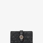 Michael Kors Greenwich дунд хэмжээний цахилгаантай түрийвч - MK хээтэй
