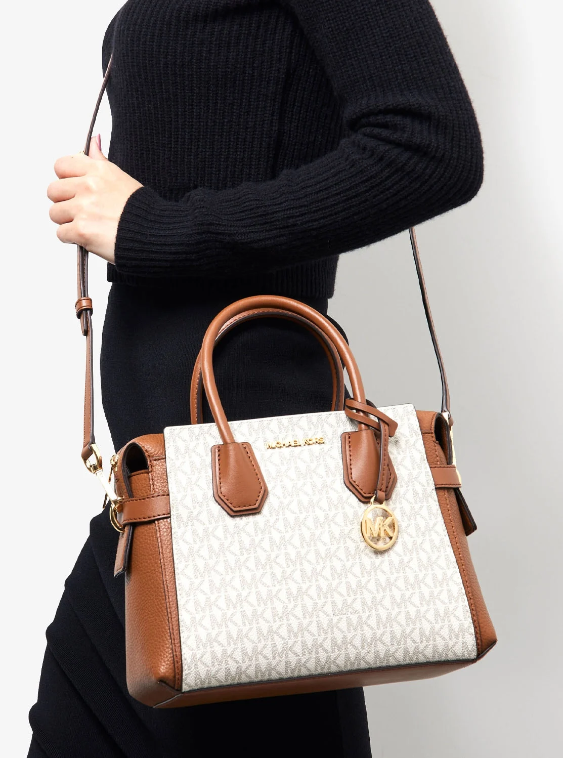 Michael Kors Mercer жижиг хэмжээтэй, бүстэй савхин цүнх - Image 4