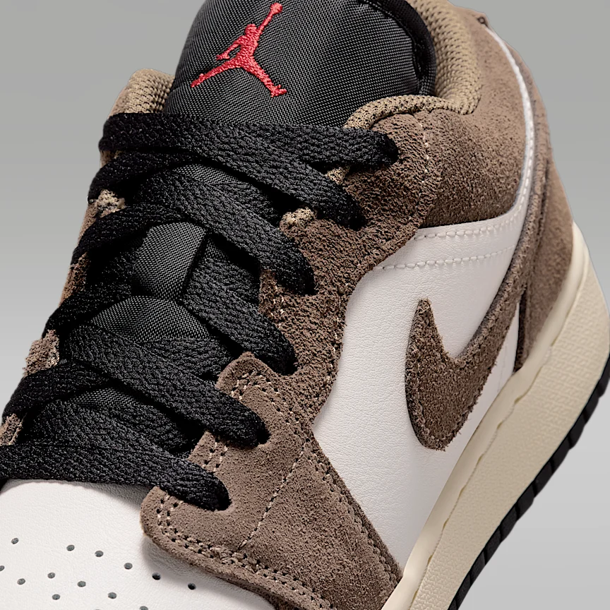 NIKE Air Jordan 1 LOW — Junior Shoes - Image 7