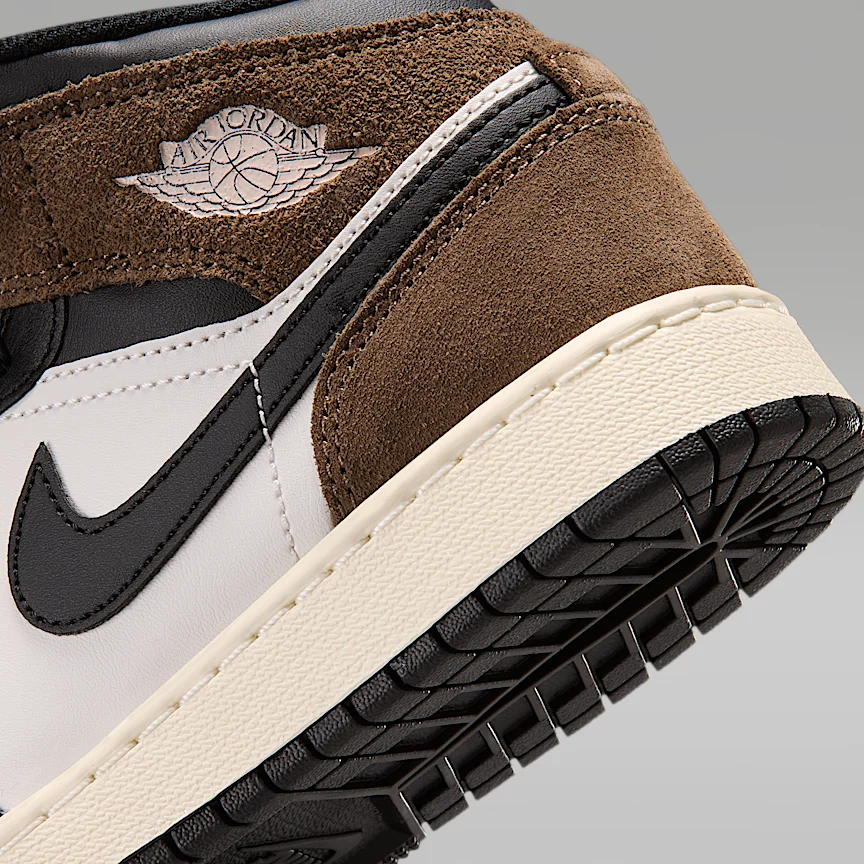 NIKE Air Jordan 1 Mid — Big Kids' Shoes - Image 8