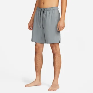 NIKE アンリミテッド — メンズ Dri-FIT 18cm バーサタイル ショートパンツ