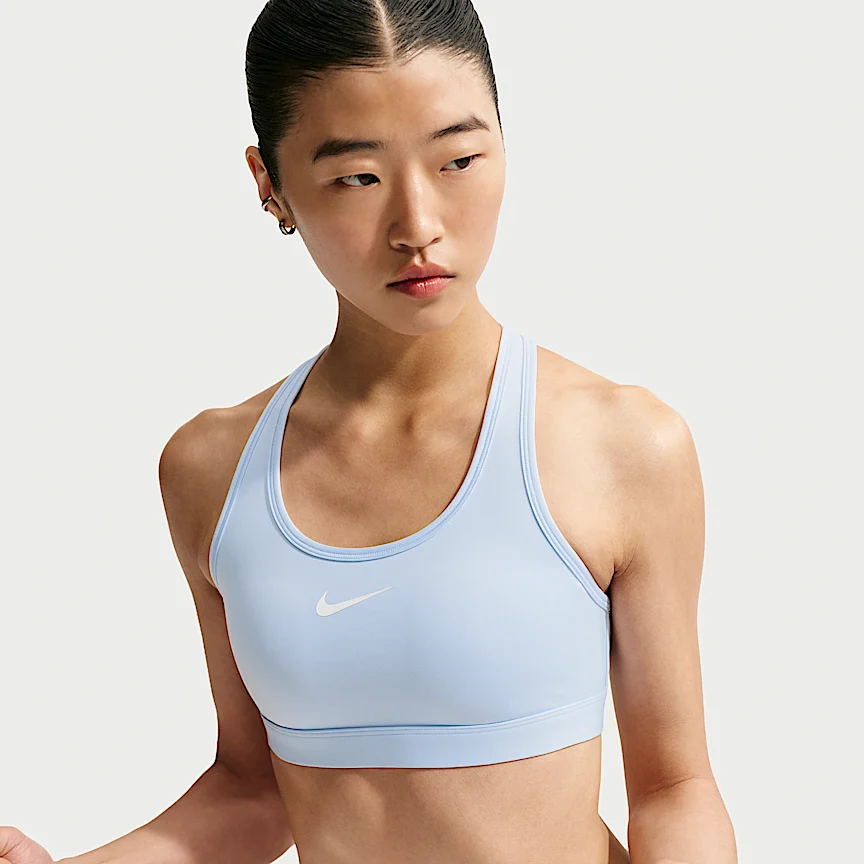 NIKE スウッシュ ミディアムサポート — ウィメンズ パッディド スポーツブラ