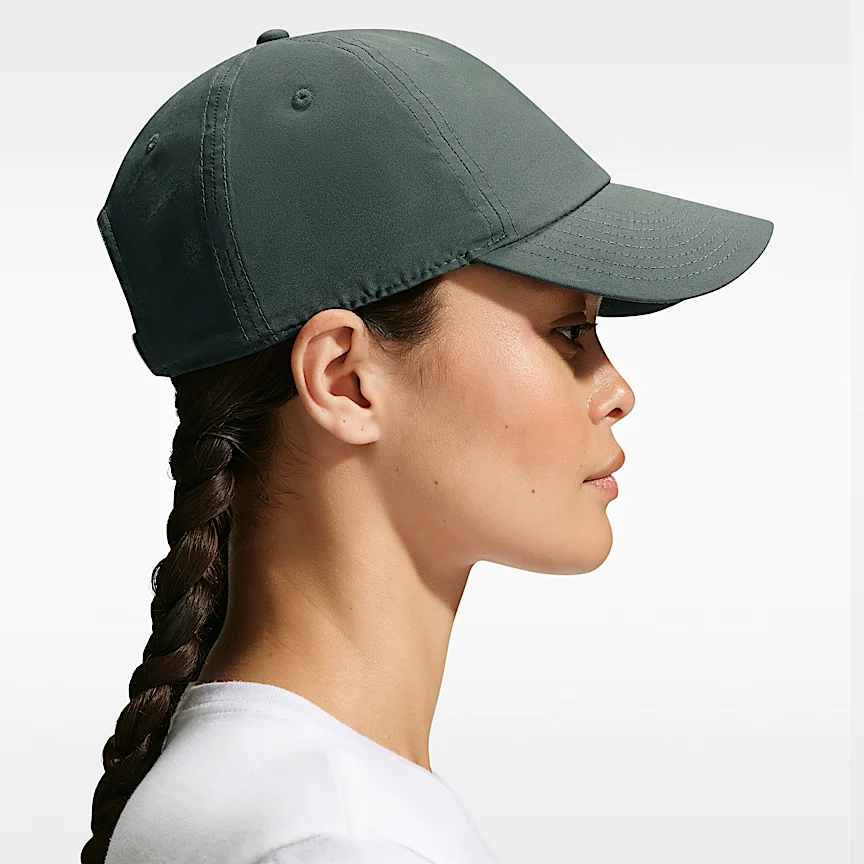 NIKE Dri-FIT クラブ — アンストラクチャード メタル スウッシュ キャップ - Image 2