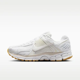 NIKE ズーム ボメロ 5 — ウィメンズシューズ リフレクティブ (再帰反射) アクセント付き