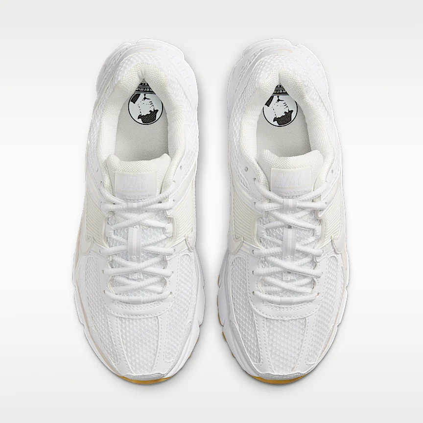 NIKE ズーム ボメロ 5 — ウィメンズシューズ リフレクティブ (再帰反射) アクセント付き - Image 4