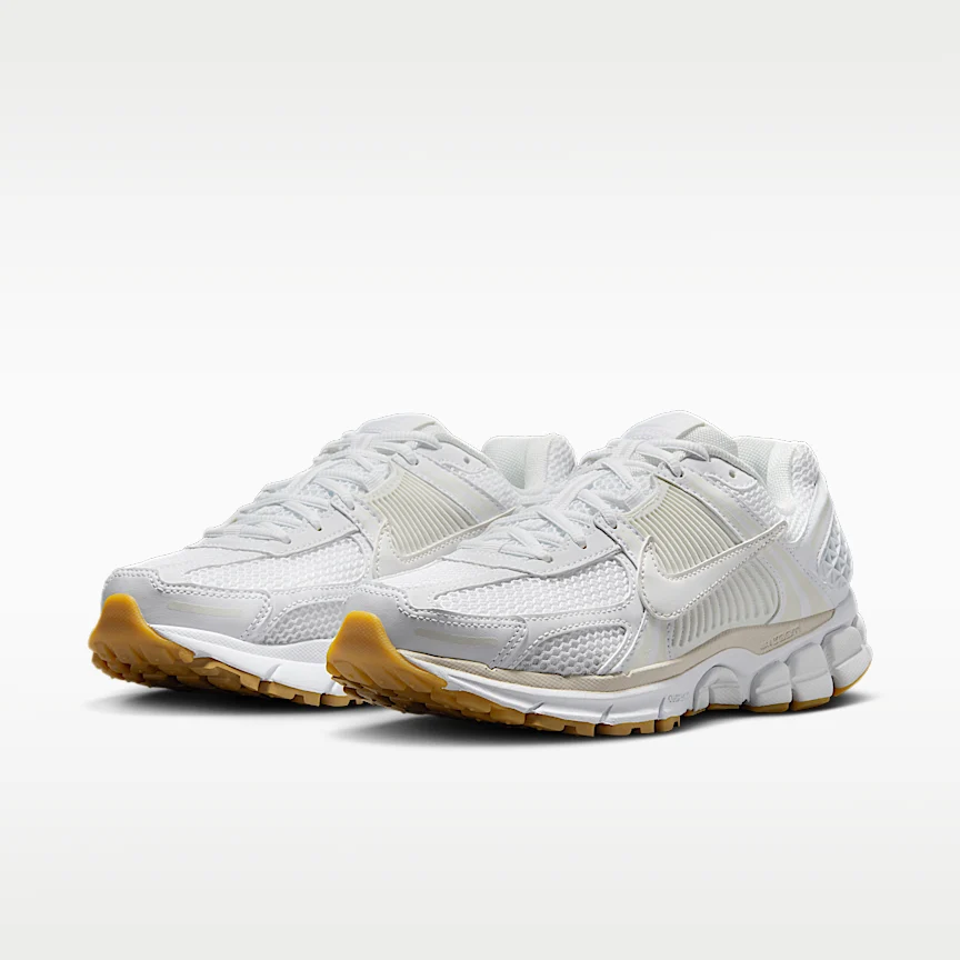 NIKE ズーム ボメロ 5 — ウィメンズシューズ リフレクティブ (再帰反射) アクセント付き - Image 5