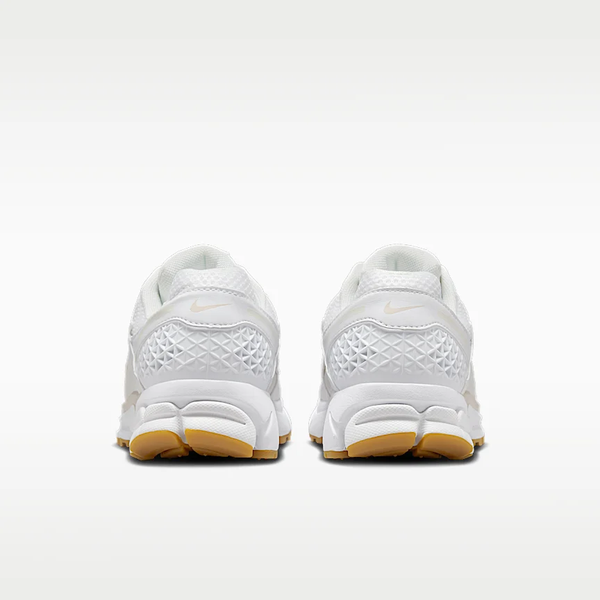 NIKE ズーム ボメロ 5 — ウィメンズシューズ リフレクティブ (再帰反射) アクセント付き - Image 6
