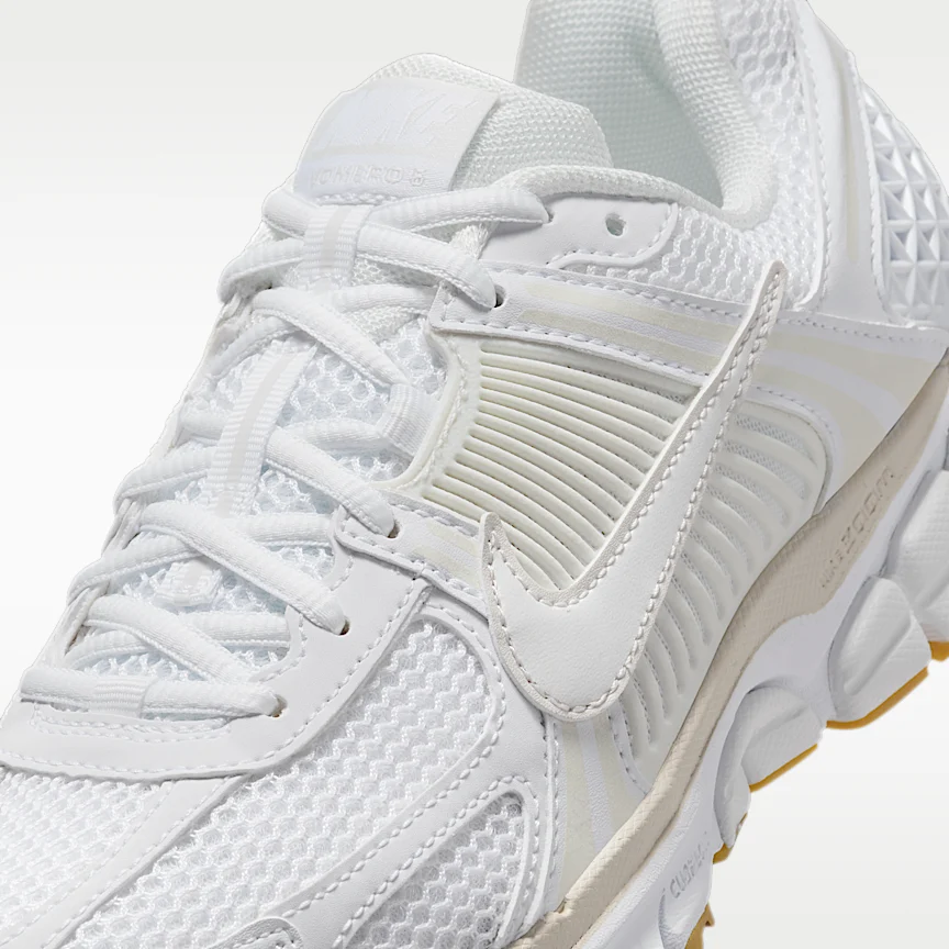NIKE ズーム ボメロ 5 — ウィメンズシューズ リフレクティブ (再帰反射) アクセント付き - Image 7