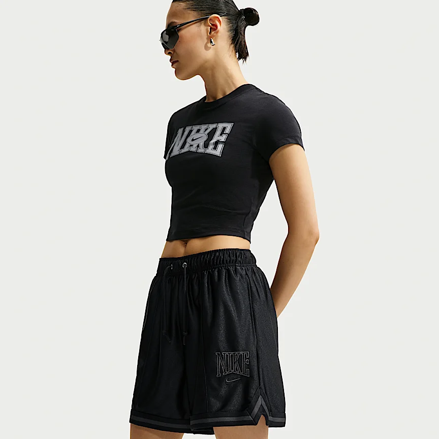 NIKE スポーツウェア — ウィメンズ ルーズ ミッドライズ グラフィック ショートパンツ - Image 4