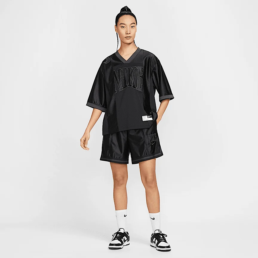 NIKE スポーツウェア — ウィメンズ ルーズ ミッドライズ グラフィック ショートパンツ - Image 8