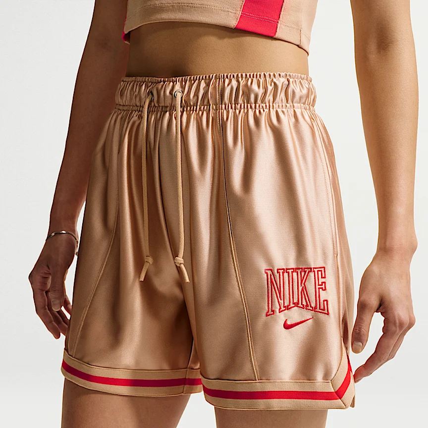 NIKE スポーツウェア — ウィメンズ ルーズ ミッドライズ グラフィック ショートパンツ - Image 2