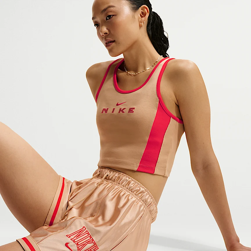 NIKE スポーツウェア — ウィメンズ ルーズ ミッドライズ グラフィック ショートパンツ - Image 4