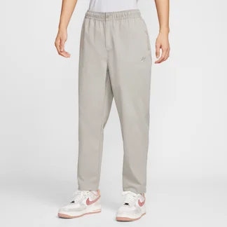 NIKE クラブ — メンズ ウーブン テーパード パンツ