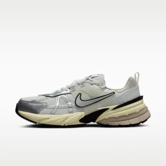 NIKE V2K ラン — メンズシューズ