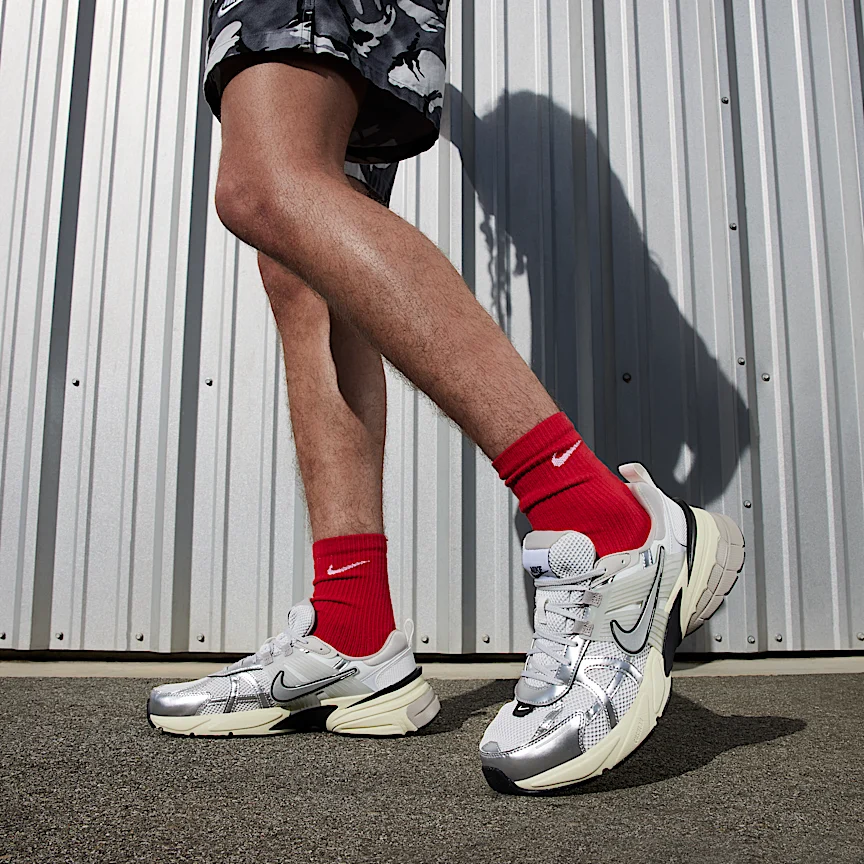 NIKE V2K ラン — メンズシューズ - Image 2