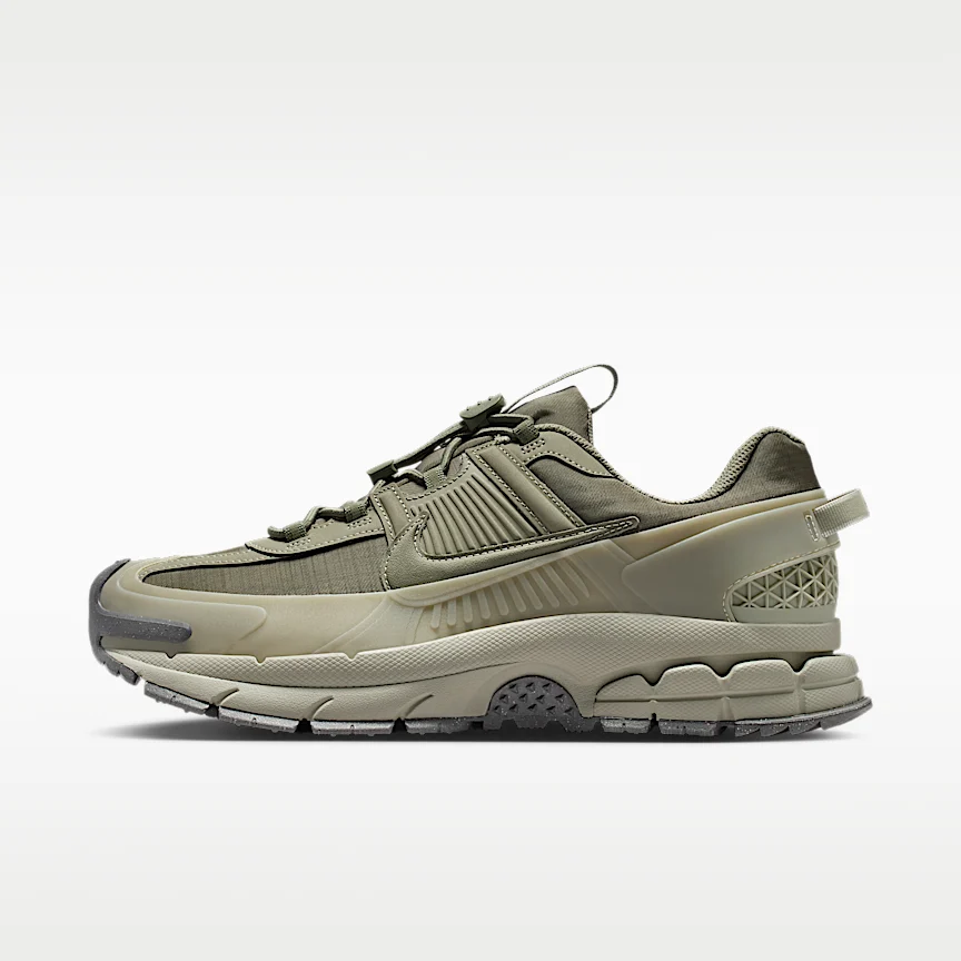 NIKE ズーム ボメロ ローム — メンズシューズ
