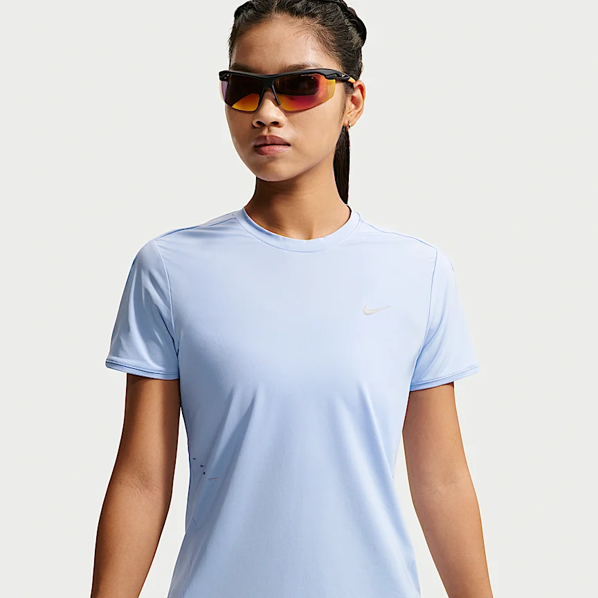 NIKE スウィフト — ウィメンズ Dri-FIT ショートスリーブ ランニングトップ