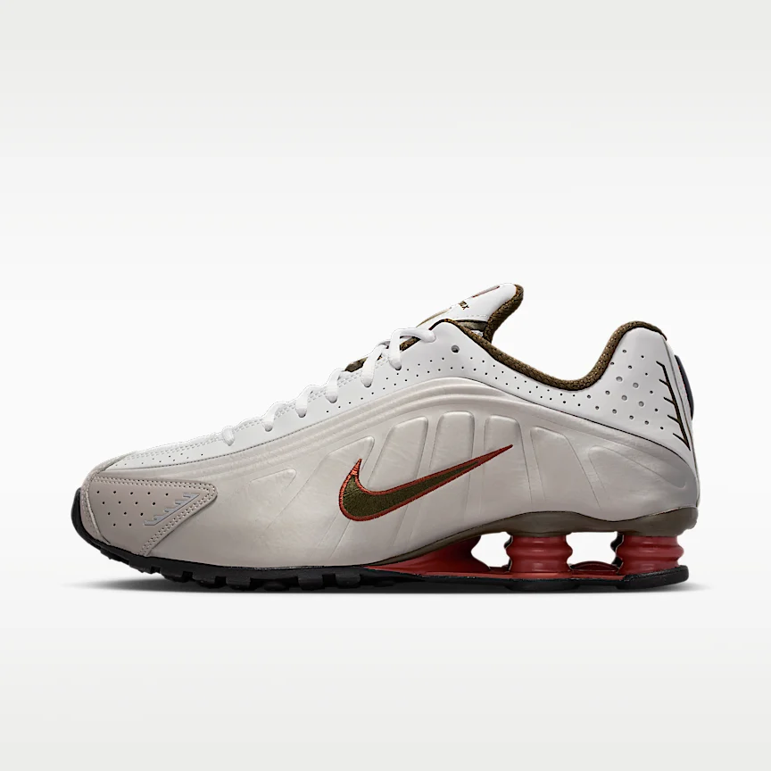 NIKE ショックス R4 — メンズシューズ
