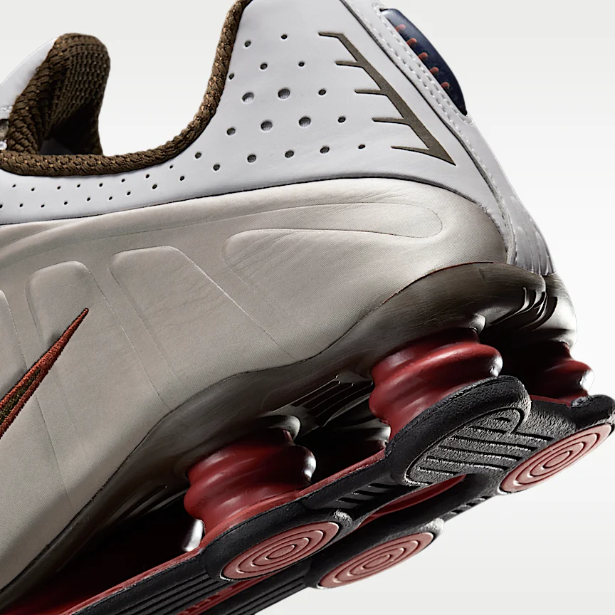 NIKE ショックス R4 — メンズシューズ - Image 8