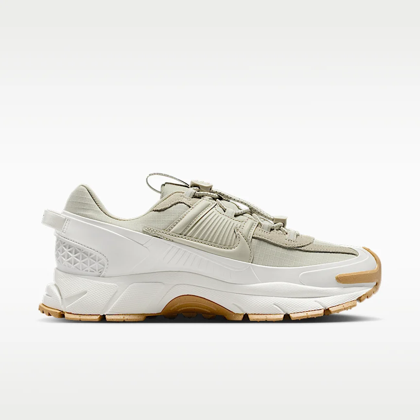 NIKE Zoom Vomero Roam — Women's Winterized Shoes - Image 3