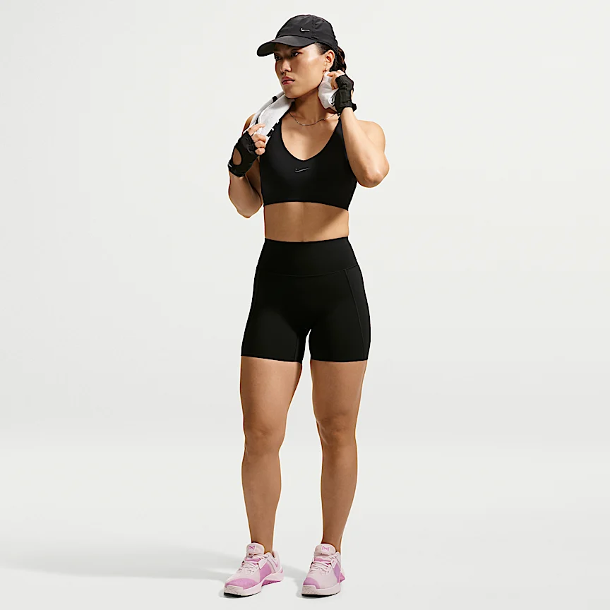 NIKE ユニバーサ — ウィメンズ ハイウエスト 13cm バイカーショートパンツ フロントシームなし