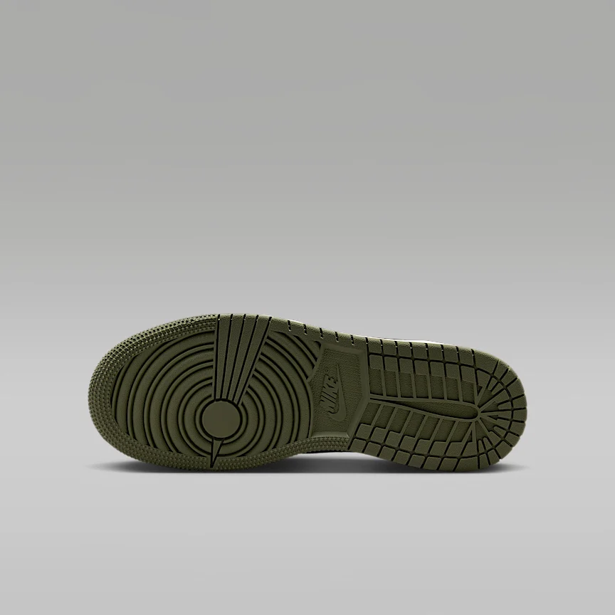 NIKE エア ジョーダン 1 レトロ LOW "Medium Olive and Summit White" — ジュニアシューズ - Image 2