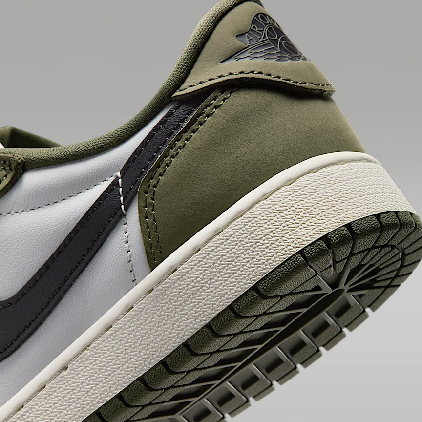 NIKE エア ジョーダン 1 レトロ LOW "Medium Olive and Summit White" — ジュニアシューズ - Image 8