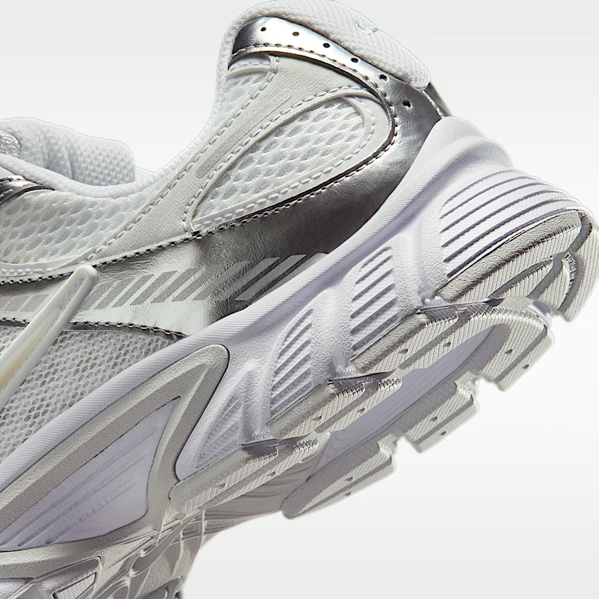 NIKE V5 RNR — Women's Shoes with Reflective Accents - Image 8