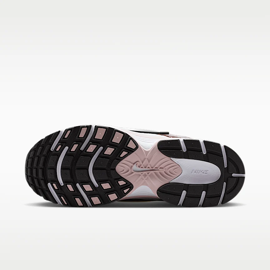 NIKE V5 RNR — Women's Shoes with Reflective Accents - Image 2