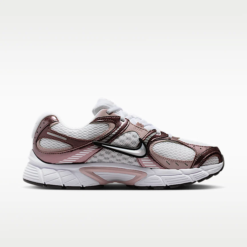 NIKE V5 RNR — Women's Shoes with Reflective Accents - Image 3