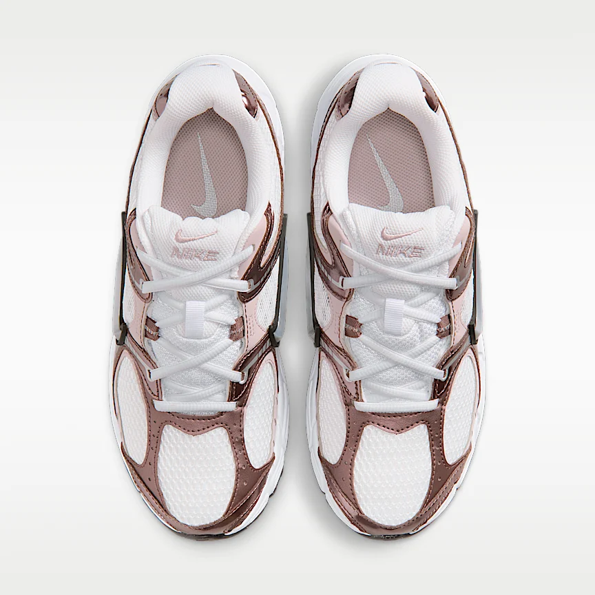 NIKE V5 RNR — Women's Shoes with Reflective Accents - Image 4