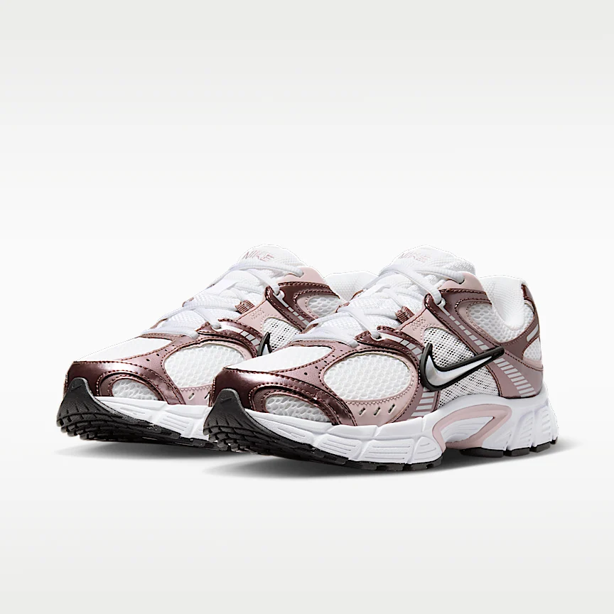NIKE V5 RNR — Women's Shoes with Reflective Accents - Image 5