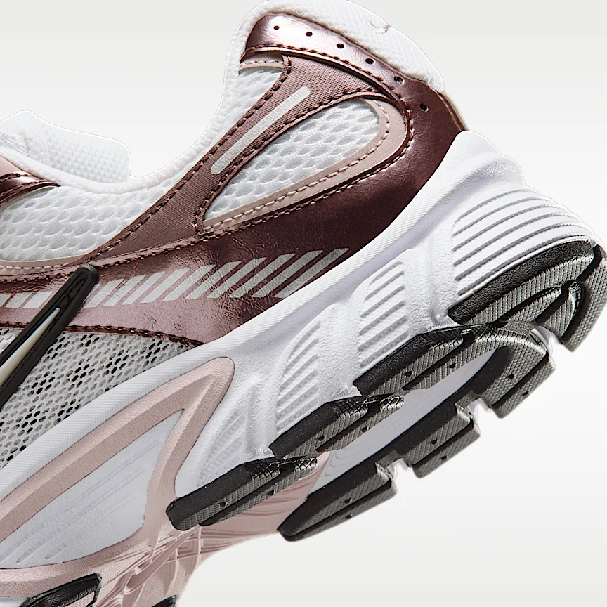 NIKE V5 RNR — Women's Shoes with Reflective Accents - Image 8