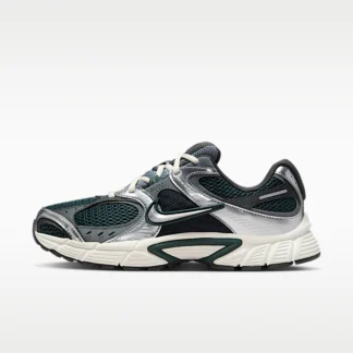 NIKE V5 RNR — ウィメンズシューズ リフレクティブ (再帰反射) アクセント付き