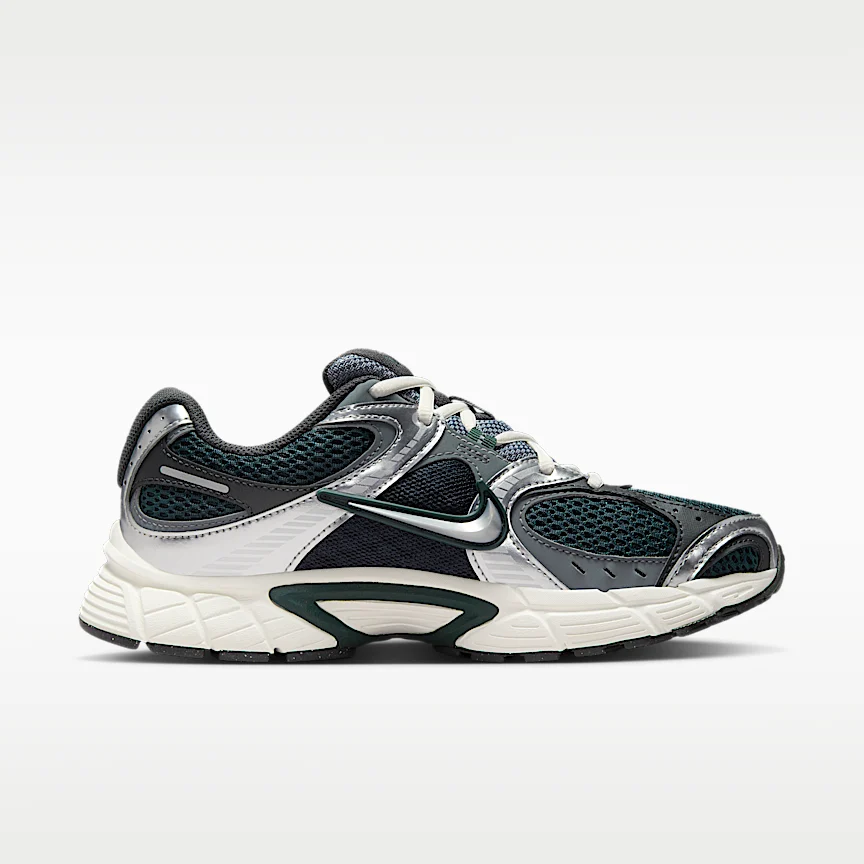 NIKE V5 RNR — ウィメンズシューズ リフレクティブ (再帰反射) アクセント付き - Image 3
