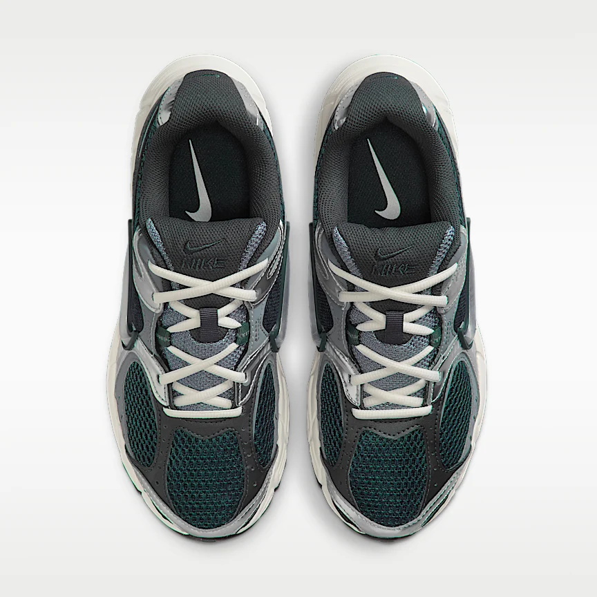 NIKE V5 RNR — ウィメンズシューズ リフレクティブ (再帰反射) アクセント付き - Image 4