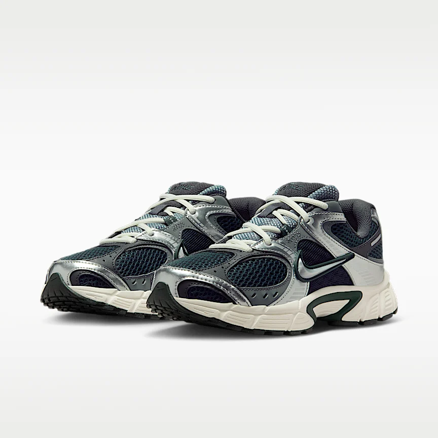 NIKE V5 RNR — ウィメンズシューズ リフレクティブ (再帰反射) アクセント付き - Image 5