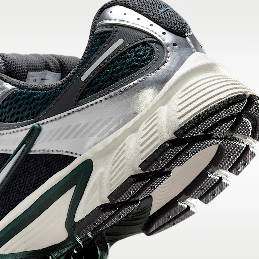 NIKE V5 RNR — ウィメンズシューズ リフレクティブ (再帰反射) アクセント付き - Image 8