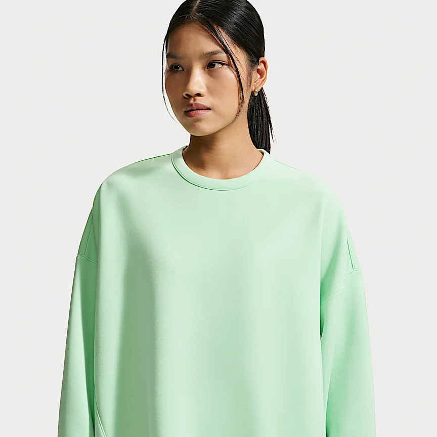 NIKE 24.7 ImpossiblySoft — ウィメンズ Dri-FIT オーバーサイズド クルーネック トップ