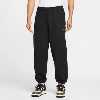 NIKE ソロ スウッシュ — メンズ カフド フリース パンツ