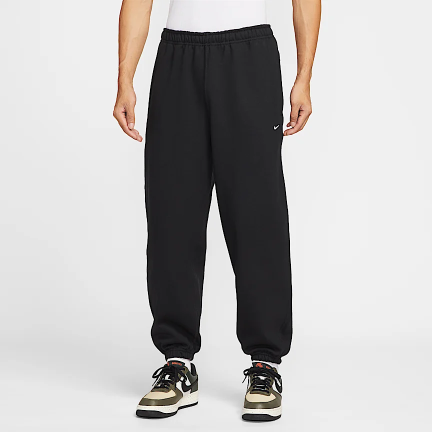 NIKE ソロ スウッシュ — メンズ カフド フリース パンツ
