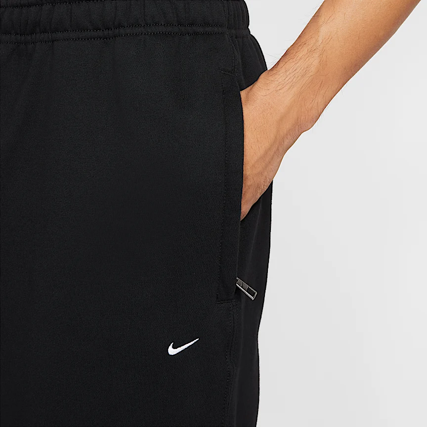 NIKE ソロ スウッシュ — メンズ カフド フリース パンツ - Image 4