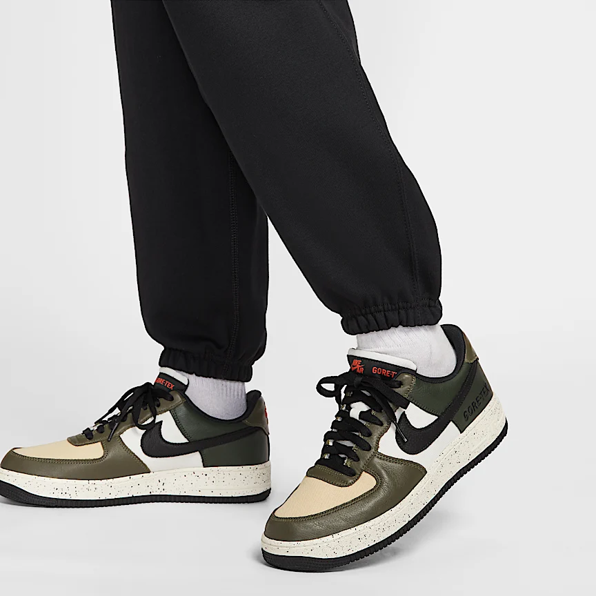NIKE ソロ スウッシュ — メンズ カフド フリース パンツ - Image 5