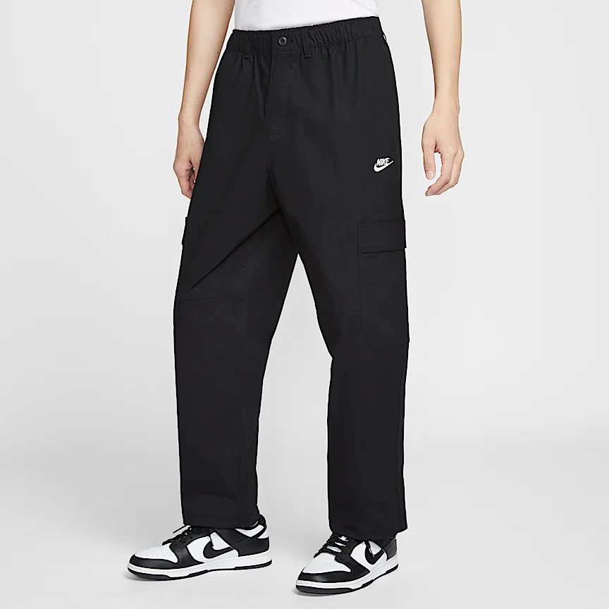 NIKE スポーツウェア クラブ — メンズ ウーブン カーゴ パンツ