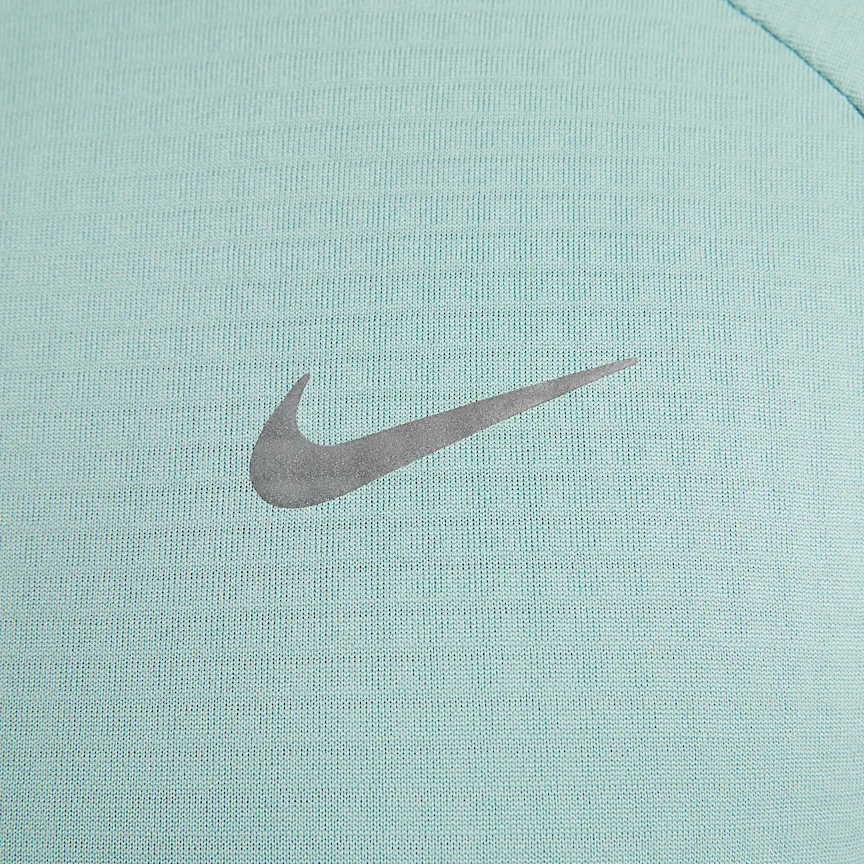 NIKE Stride — Men's Therma-FIT Repel Winta Rise Do 1/2 Zip Running Top - Image 4
