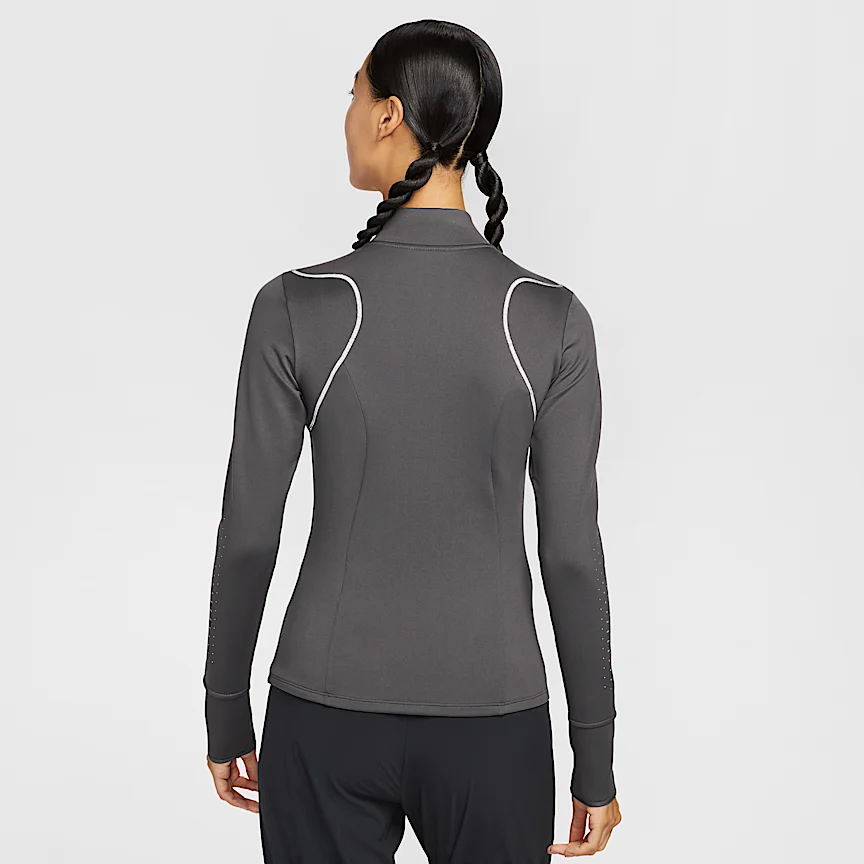 NIKE Swift — Women's Therma-FIT ADV 1/4Zip Running Top Rifurekutibu (再帰反射) DeTheInのAkusento付き - Image 2
