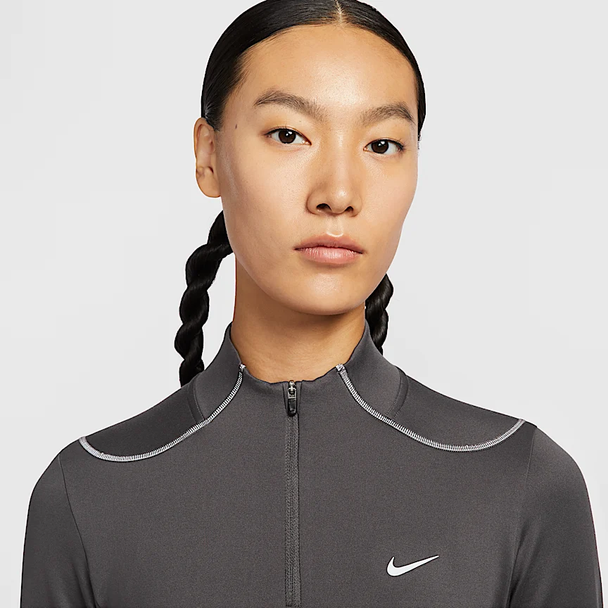 NIKE Swift — Women's Therma-FIT ADV 1/4Zip Running Top Rifurekutibu (再帰反射) DeTheInのAkusento付き - Image 3