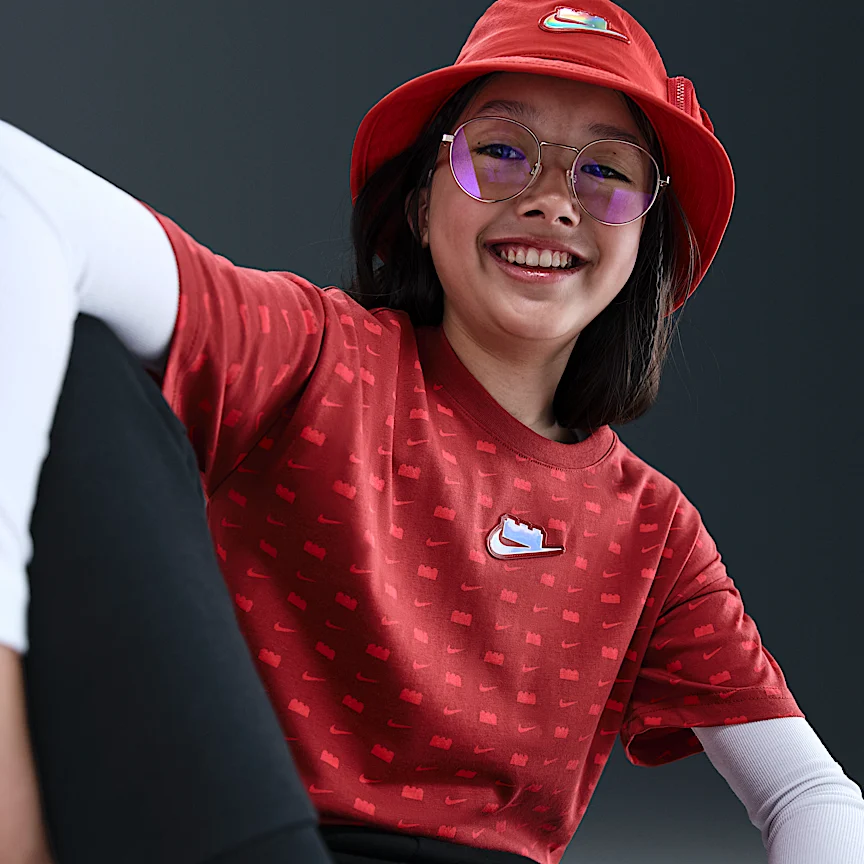 NIKE x LEGO® Collection — Girls' Cropped T-Shirt - Image 3