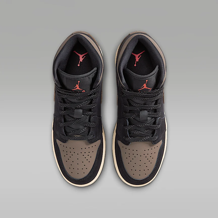 NIKE Air Jordan 1 MID SE — Junior Shoes - Image 4