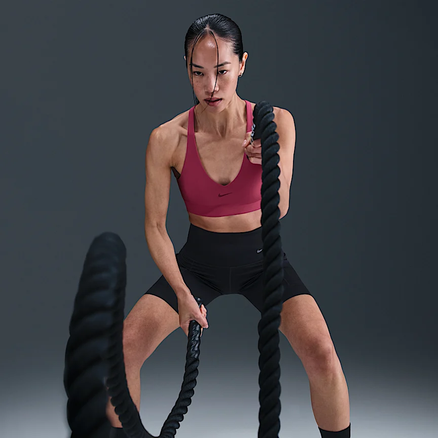 NIKE ユニバーサ — ウィメンズ ミディアムサポート パッディド スポーツブラ - Image 3